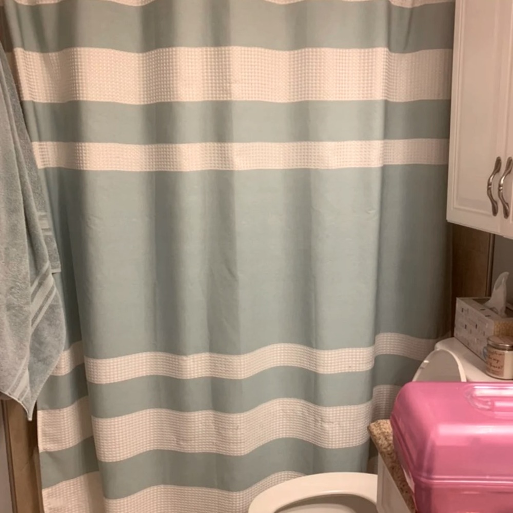Shower curtain 🟢